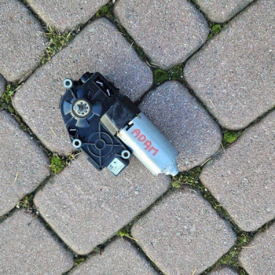 Silniczek szyberdachu rolety otwierania Opel Adam 1740615A