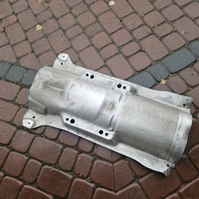 Obudowa osłona termiczna Corsa D Corsa E Opel Adam 13238543