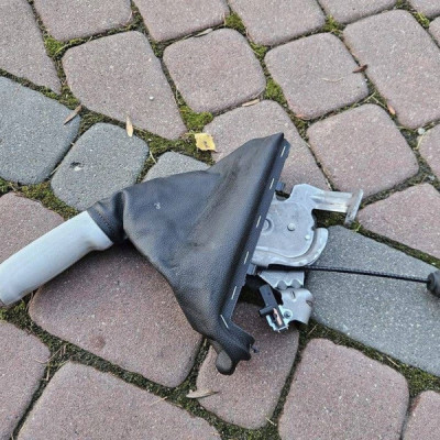 Dźwignia hamulca ręcznego mechanizm Opel Adam 13429570