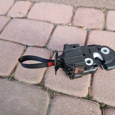 Zamek mechanizm tył tylny kanapy lewy Opel Adam 13382104