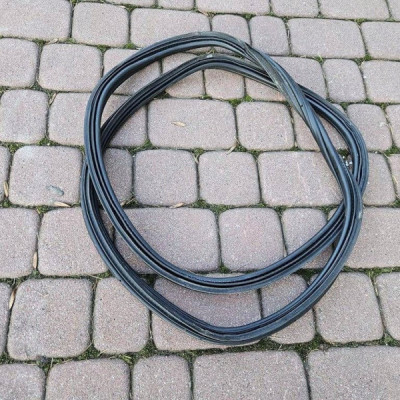 Uszczelka bagażnika klapy karoserii Opel Adam 13352790