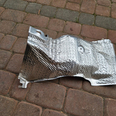 Obudowa osłona termiczna wydechu katalizatora Toyota Camry VIII XV70