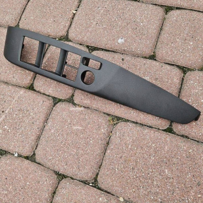 Obudowa osłona przełącznika szyb drzwi Toyota Camry VIII XV70 74232-33440