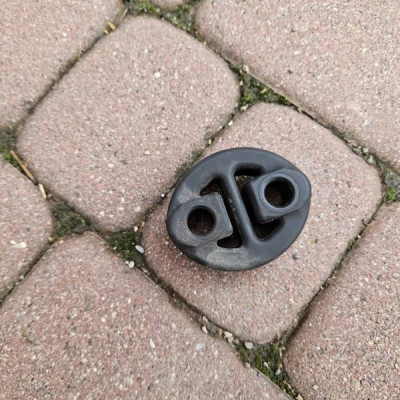 Guma łącznik wieszak wydechu mocowanie w Toyota Camry VIII XV70 17565-31040