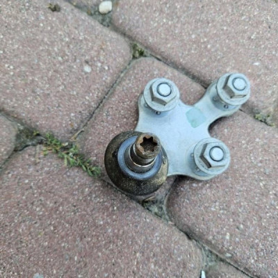 Sworzeń wahacza przód końcówka PROACE CITY Combo E Berlingo Rifter