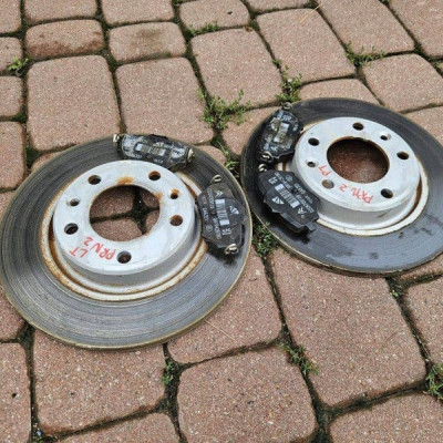 Tarcze + klocki tył tylne ORYGINAŁ PROACE CITY Combo E Berlingo Rifter