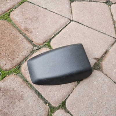 Osłona nakładka zawiasu PROACE CITY Berlingo Combo E Rifter 9684012880