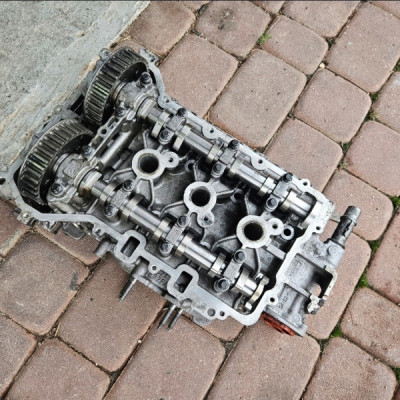 Głowica wałki 1.2i THP VTI Crossland Opel CORSA F Peugeot 208 9810886380