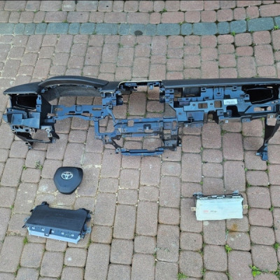 Deska konsola poduszka kolanowka AIRBAG Toyota Corolla E21 2024r ORYGINAL