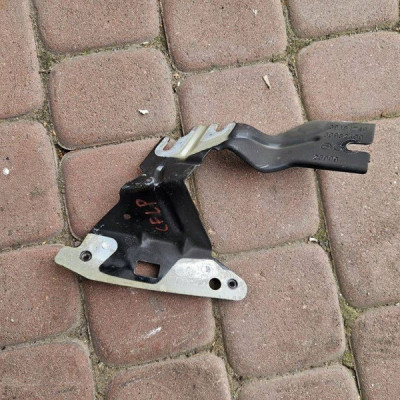 Uchwyt mocowanie wspornik błotnika przód lewy Opel Corsa F 39181719
