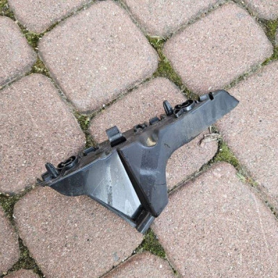 Uchwyt ślizg mocowanie wspornik błotnika lewy Opel Corsa F 9829335680