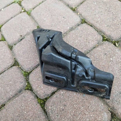 Ślizg mocowanie błotnika zderzaka prawy uchwyt Opel Corsa F 9823212980