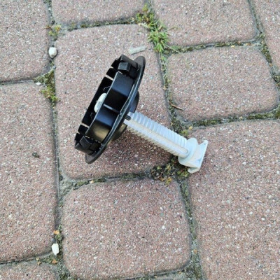 Śruba uchwyt mocowanie koła zapasowego Peugeot 208 Opel Corsa F 9816031680