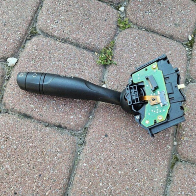 Manetka przełącznik kierunkowskazów zespolony Opel Corsa F 3OS12068373-00