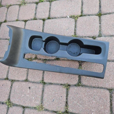 Plastik obudowa osłona tunelu na kubki tunel Opel Corsa F 39181146