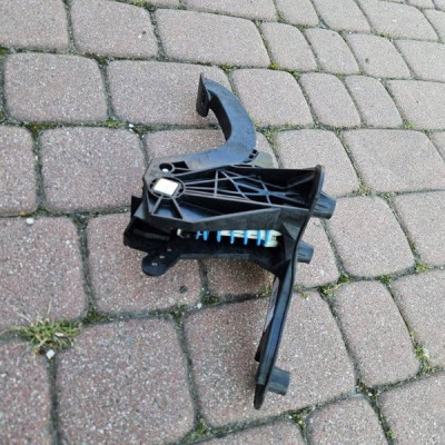 Pedał sprzęgła EUROPA Peugeot 208 Opel Corsa F 9824263080