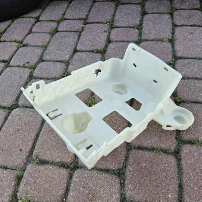 Obudowa osłona podstawa bezpieczników Opel Corsa F 9826799080