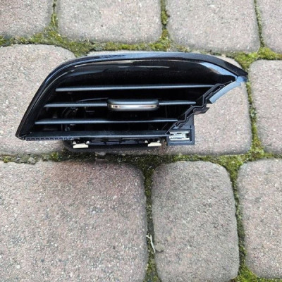 Kratka nawiewu nadmuchu deski konsoli prawa Opel Corsa F 98296386XU