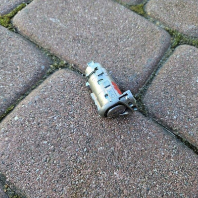 Bębenek klamki drzwi przód przednia lewa kluczyka Renault Zoe