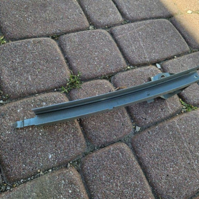 Uchwyt mocowanie uszczelki szyby drzwi prawy tył Renault Zoe