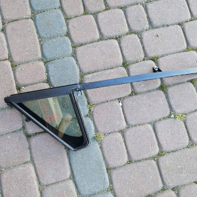 Szyba drzwi przód przednia lewa - ROCZNIK NA SZYBIE 2019R Renault Zoe