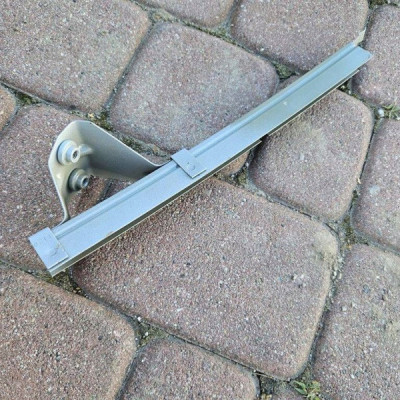 Uchwyt mocowanie uszczelki szyby drzwi lewy tył Renault Zoe