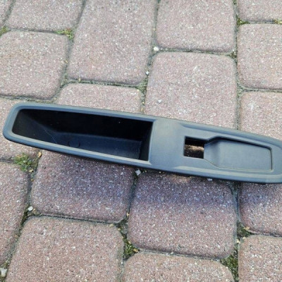 Obudowa osłona drzwi przód prawa przełącznika Renault Zoe 829505138R