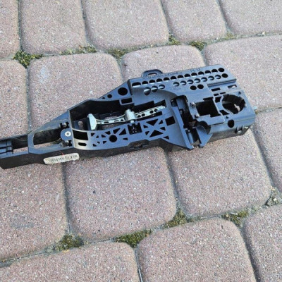 Podstawa uchwyt mocowanie klamki drzwi prawa przód Renault Zoe 806060282R