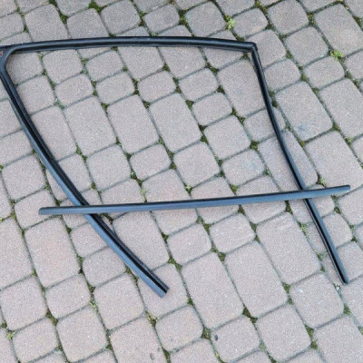 Uszczelka zgarniacz drzwi przód przednia lewa KPL Renault Zoe 803314036R