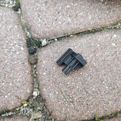 Mechanizm blokady gniazda ładowarki ładowania Renault Zoe 243407561R