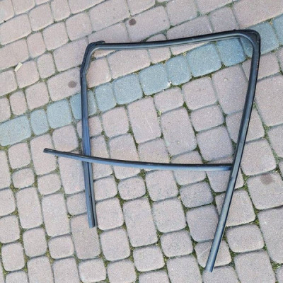 Uszczelka zgarniacz drzwi tył tylna lewa lewych KPL Renault Zoe 823314130R