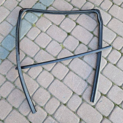 Uszczelka zgarniacz drzwi tył tylna prawa KPL Renault Zoe 823304181R