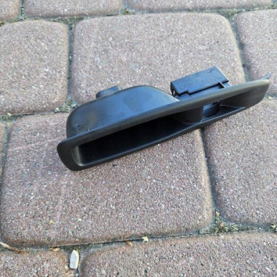 Obudowa osłona przełącznika szyb tył PRAWA / LEWA Renault Zoe 829614619R