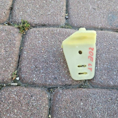 Mocowanie uchwyt boczka drzwi tył tylny lewy Renault Zoe 8200252431