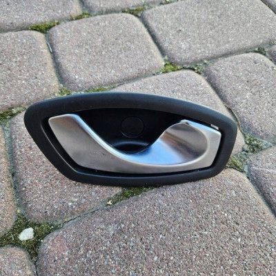 Klamka drzwi wewnętrzna prawa chrom Trafic Clio Renault Zoe 806700005R