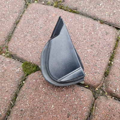 Zaślepka trójkąt błotnika osłona lewa lewy Toyota Yaris 60118-K0010