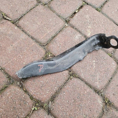 Uchwyt wspornik zawieszenia sanek prawy prawa Renault Zoe