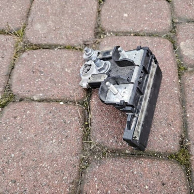 Klema plusowa bezpiecznik bezpieczniki pirotechniczna Renault Zoe