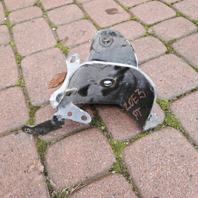 Uchwyt mocowanie wspornik belki zawieszenia tył prawa Renault Zoe