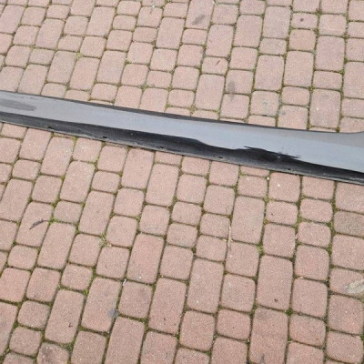 Próg listwa progowa osłona lewa czarna TEGNE Renault Zoe