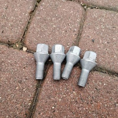 Śruba koła zakrętka - Cena za 4sztuki Renault Zoe Clio