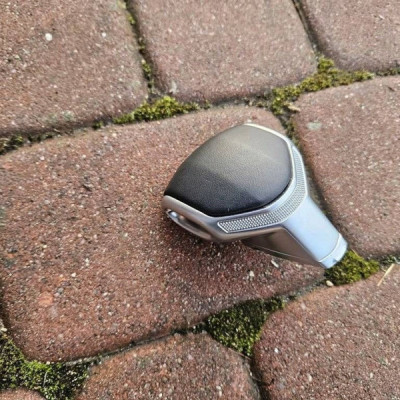 Gałka zmiany biegów lewarek - posiada od dołu zadarcie Renault Zoe II