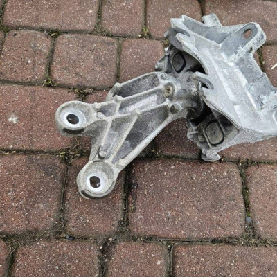 Łapa wspornik mocowanie skrzyni biegów silnika Renault Zoe 112332399R