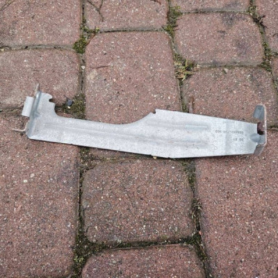 Uchwyt wspornik mocowanie podszybia komory silnika Renault Zoe 668A69379R