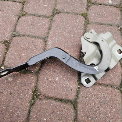 Zawias maski lewy czarny TEGNE Renault Zoe 654018609R