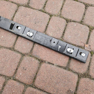 Ślizg uchwyt mocowanie progu prawy Renault Zoe 764583905R