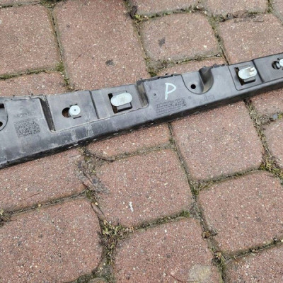 Uchwyt mocowanie progu progowa prawa Renault Zoe 764A81357R