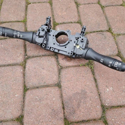 Manetka przełącznik kierunkowskazów manetki Renault Zoe 255670975R