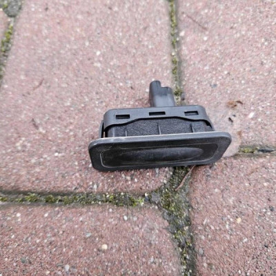 Przełącznik przycisk klapy bagażnika otwierania Renault Zoe 8200076256