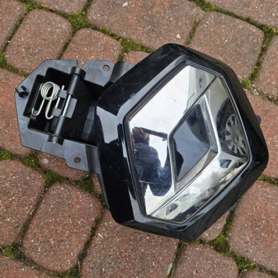 Gniazdo ładowarki znaczek grill zderzaka przód Renault Zoe 296A81391R